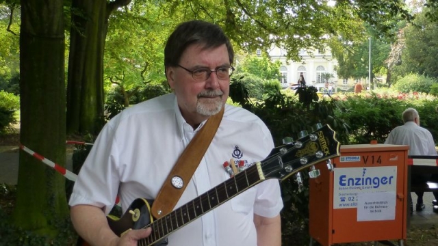 2012: Gitarrist Dieter Stark (Foto: Manfred Weiler)