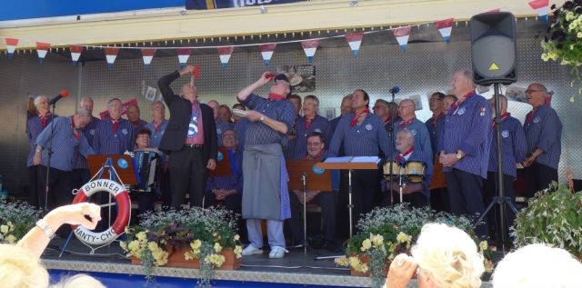 2015: Der Matjesbiss, eine traditionelle Zeremonie (Foto: Imke Weiler)