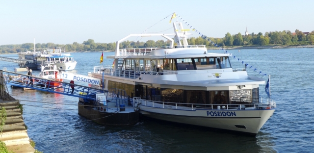 2015: MS Poseidon am Bonner Rheinufer (Foto: Manfred Weiler)