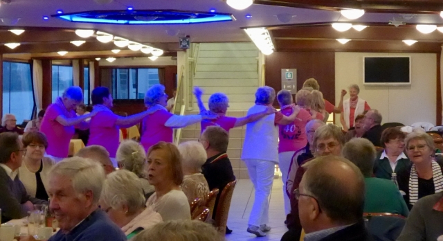 2016: Spontane Tanzeinlage aus den Reihen des Publikums (Foto: Manfred Weiler)