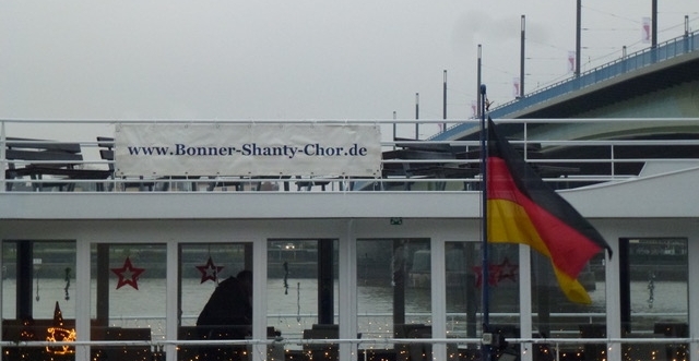 2017: Banner des BONNER SHANTY-CHORS an der MS Poseidon (Foto: Manfred Weiler)