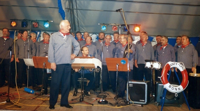 1994: BONNER SHANTY-CHOR beim Hafenfest in Hersel (Foto: Flecken)