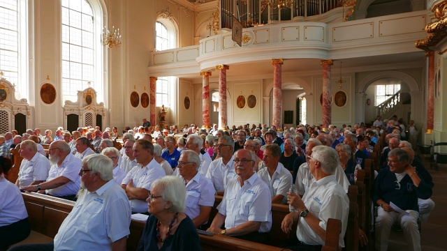 2018: Die Kirche füllt sich (Foto: Manfred Weiler)