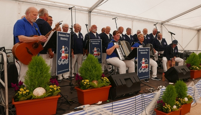 2018: Seemanns Chor Oldenburg im Festzelt (Foto: Manfrad Weiler)