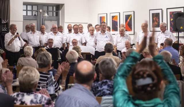 2018: Applaus für den Chor (Foto: Barbara Frommann)
