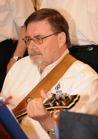 2013: An der Gitarre: Dieter Stark (Foto: Şahap)