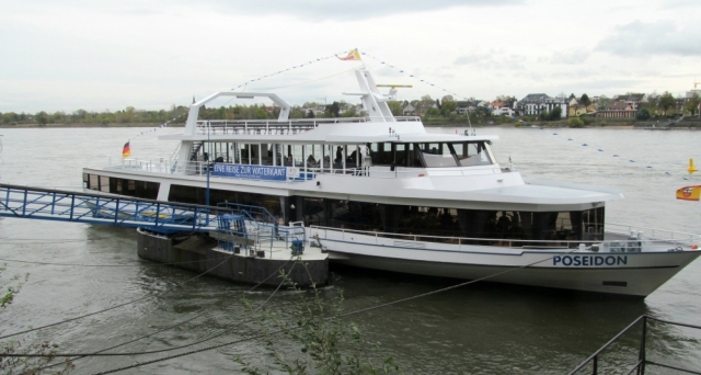 2012: MS Poseidon am Bonner Rheinufer (Foto: Peter Reichelt)